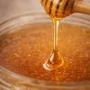 bioplanet_miod_lipowy_makro_klikdelikatesy.webp