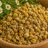 rumianek-susz-kwiaty-makro-zblizenie-1024.webp